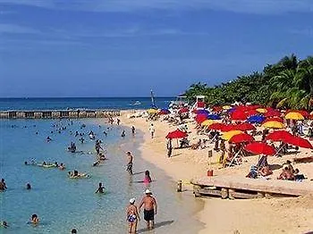 Paradise Mango Walk Apartment Бухта Монтего